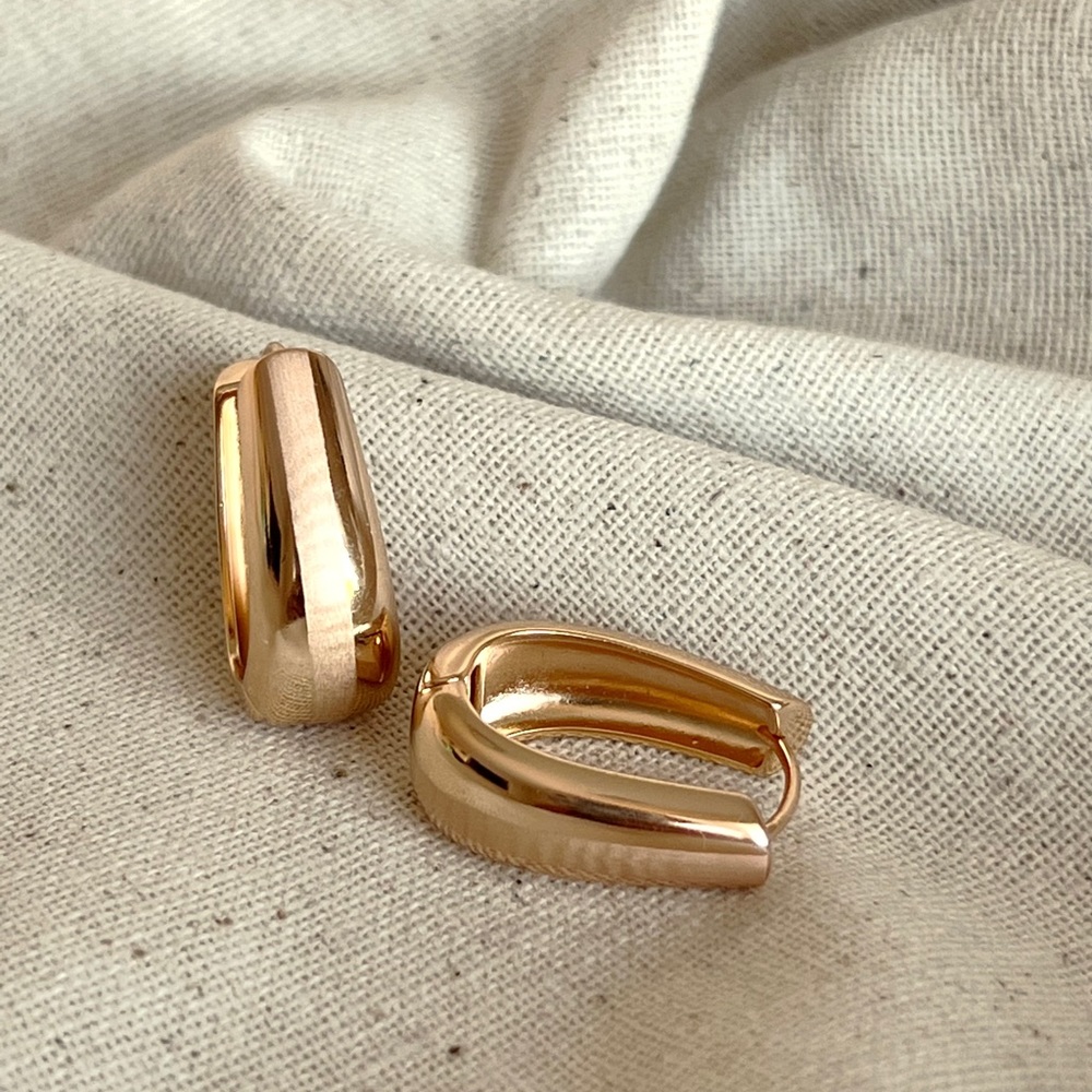 COPY - Chunky Hoop Earrings 18k Gold Luxury Water Resistant Jewlery